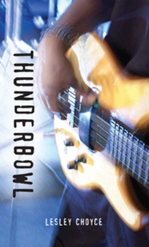 Cover of the book Thunderbowl by Lesley Choyce, Orca Book Publishers