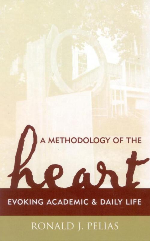 Cover of the book A Methodology of the Heart by Ronald J. Pelias, AltaMira Press