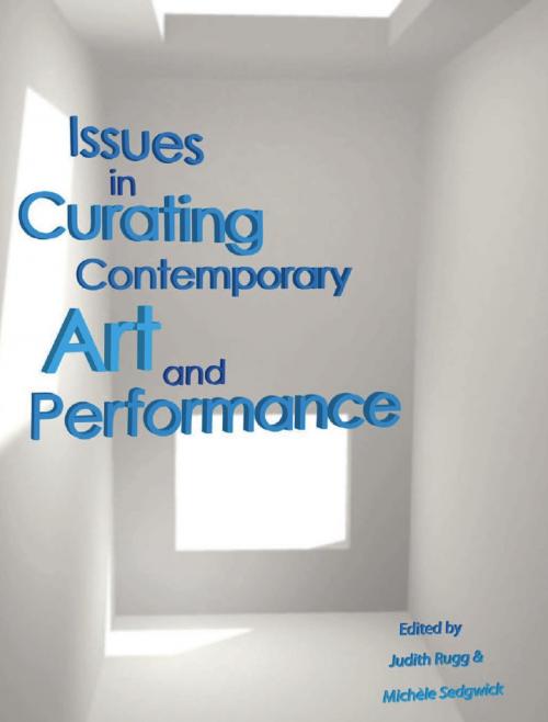 Cover of the book Issues in Curating Contemporary Art and Performance by , Intellect Books Ltd