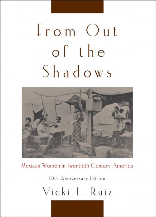 Cover of the book From Out of the Shadows by Vicki L. Ruiz, Oxford University Press