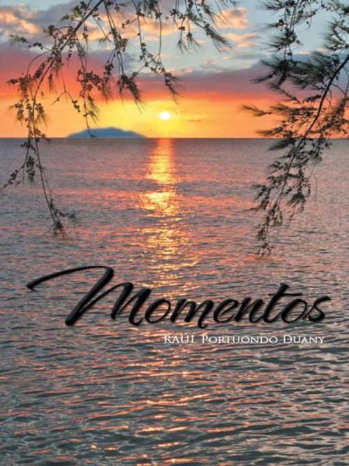 Cover of the book Momentos by Raúl Portuondo Duany, iUniverse