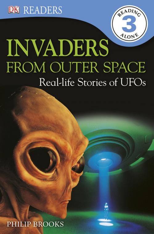 Cover of the book DK Readers L3: Invaders From Outer Space by Philip Brookes, DK Publishing