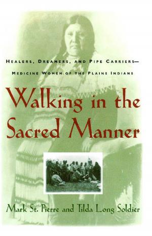 Cover of the book Walking in the Sacred Manner by Lynn Picknett, Clive Prince