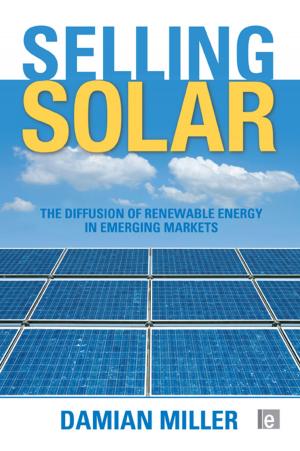 Cover of the book Selling Solar by Andrew Milner, Jeff Browitt