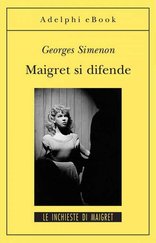 Cover of the book Maigret si difende by Georges Simenon, Adelphi