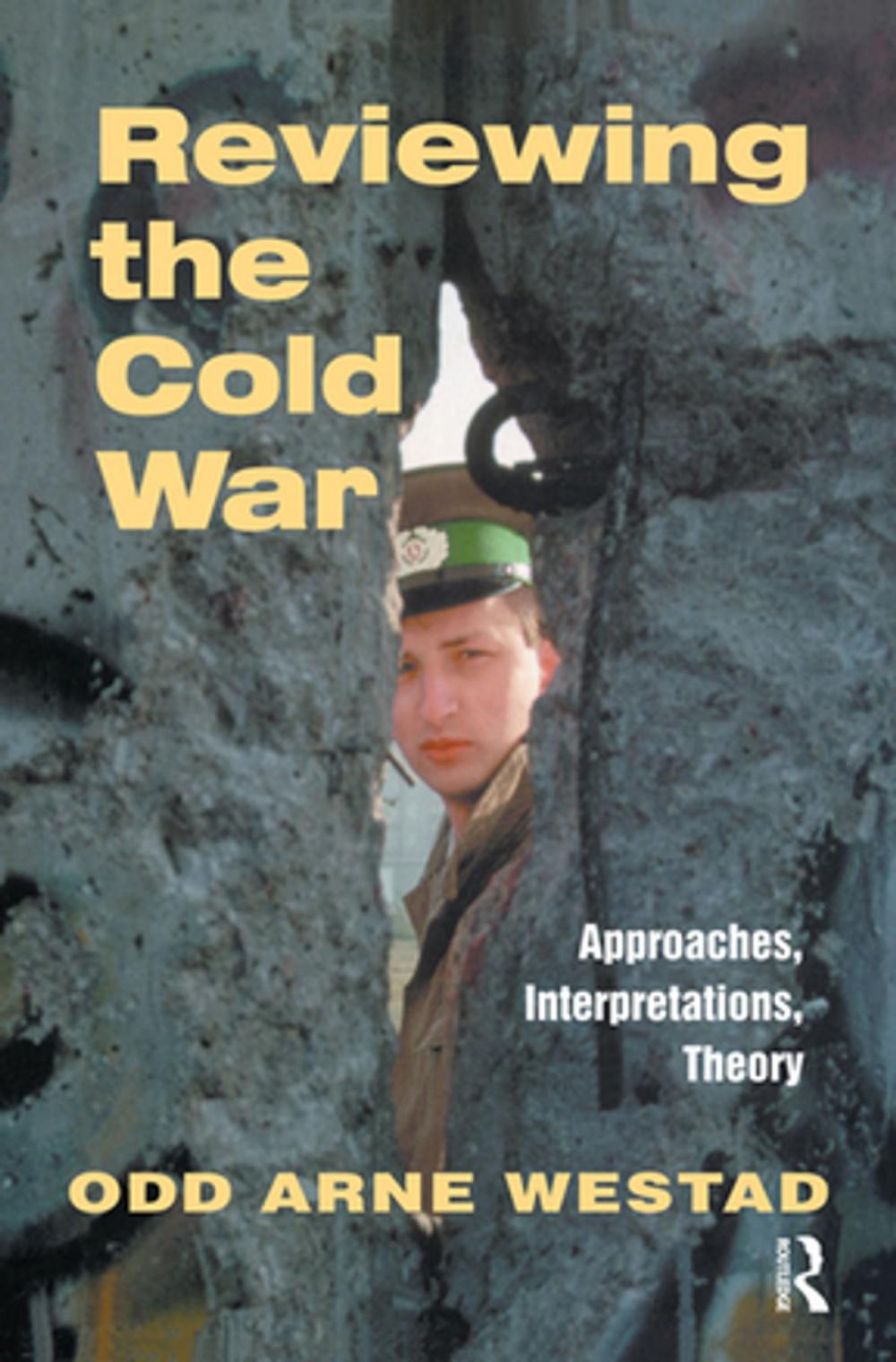 Big bigCover of Reviewing the Cold War