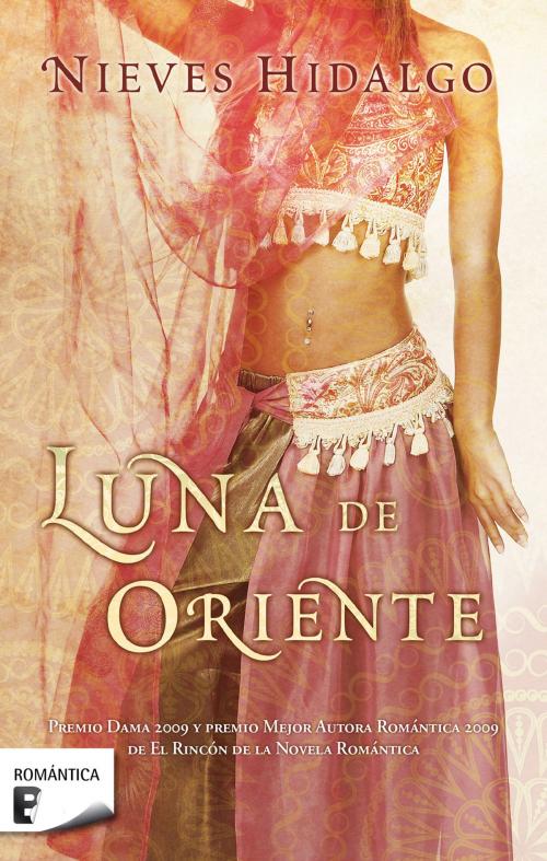 Cover of the book Luna de oriente by Nieves Hidalgo, Penguin Random House Grupo Editorial España