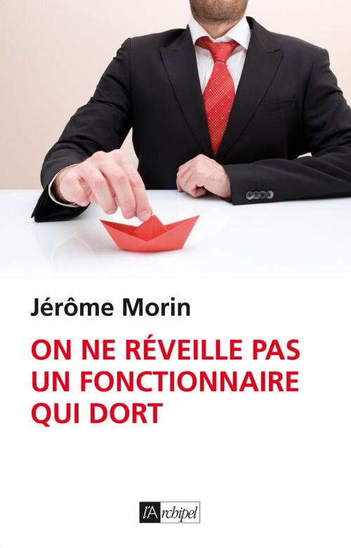 Cover of the book On ne réveille pas un fonctionnaire qui dort by Jérôme Morin, Archipel