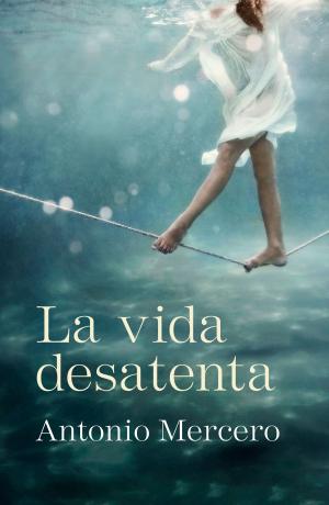 Cover of the book La vida desatenta by María Menéndez-Ponte, Evaduna