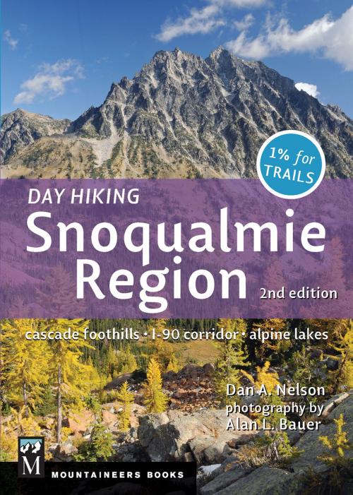 Cover of the book Day Hiking Snoqualmie Region by Dan Nelson, Alan Bauer, Mountaineers Books