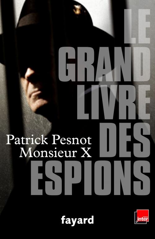 Cover of the book Le grand livre des espions by Patrick Pesnot, Fayard