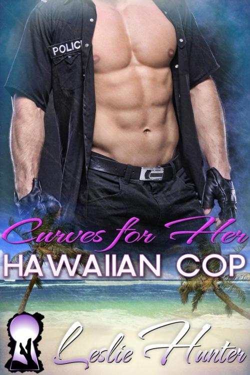 Cover of the book Curves For Her Hawaiian Cop by Leslie Hunter, Leslie Hunter