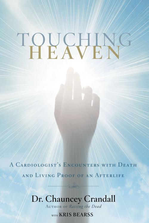 Cover of the book Touching Heaven by Chauncey Crandall, FaithWords