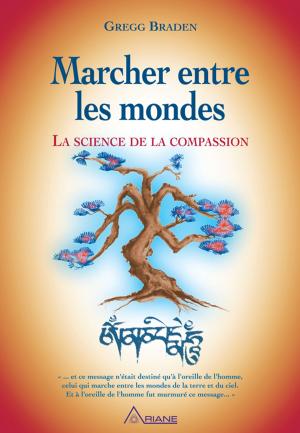Cover of the book Marcher entre les mondes by Eckhart Tolle, Carl Lemyre