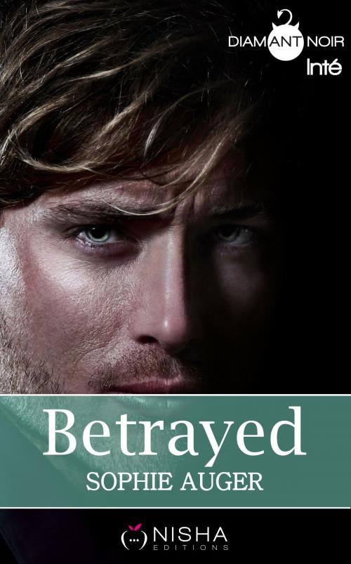 Cover of the book Betrayed - Intégrale by Sophie Auger, LES EDITIONS DE L'OPPORTUN