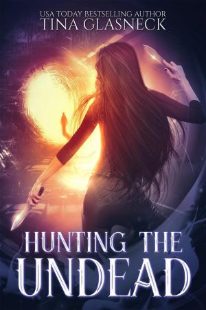 Cover of the book Hunting the Undead by Phoebe Matthews