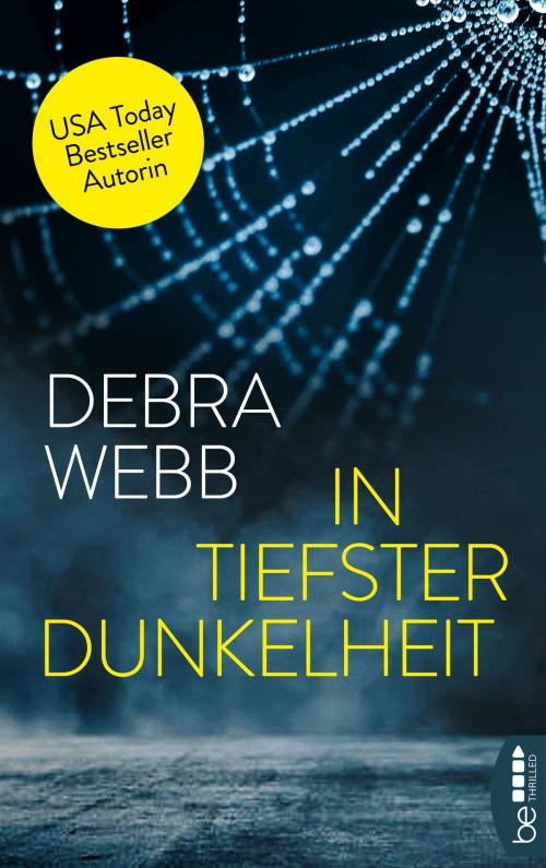 Cover of the book In tiefster Dunkelheit by Debra Webb, beTHRILLED